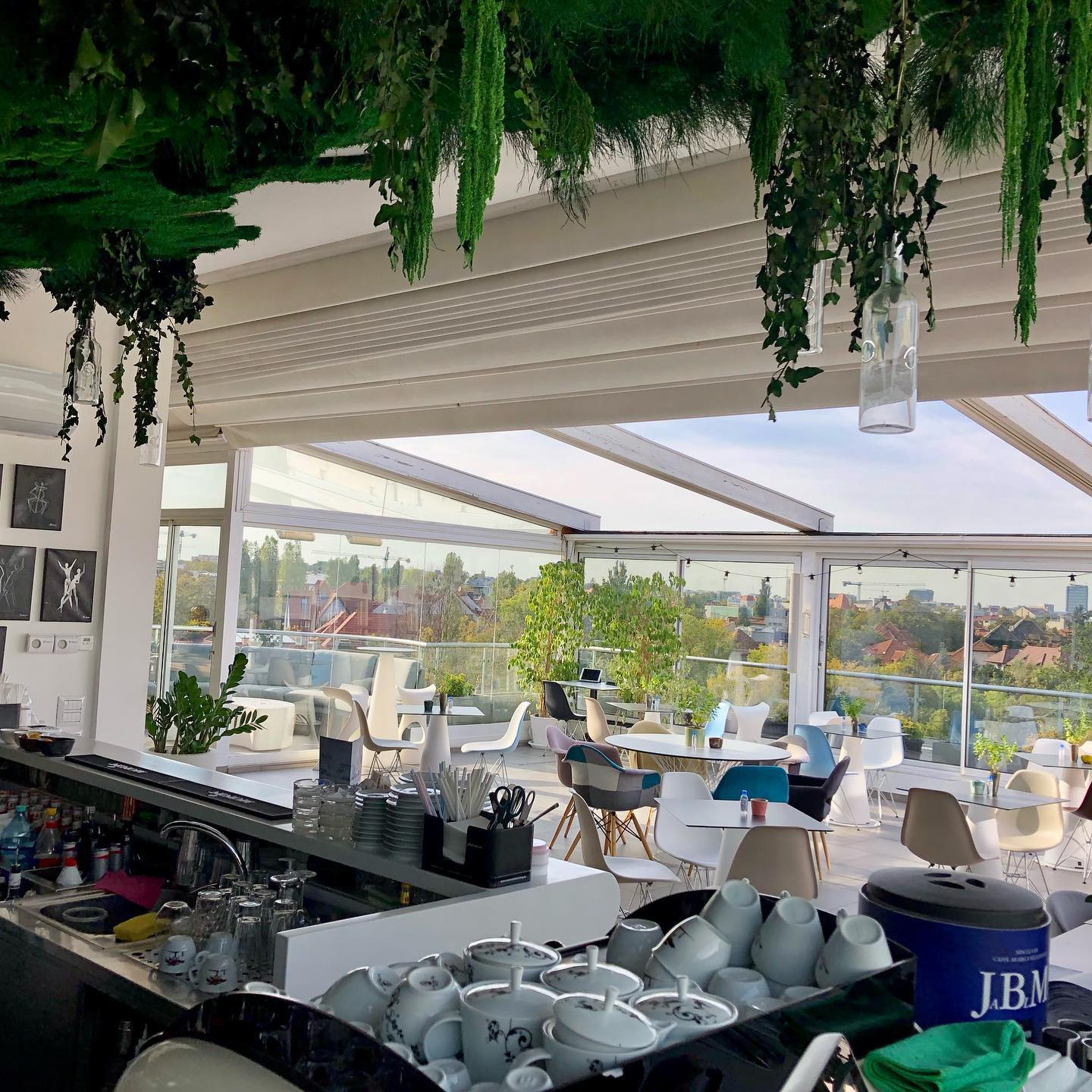 restaurant skybar