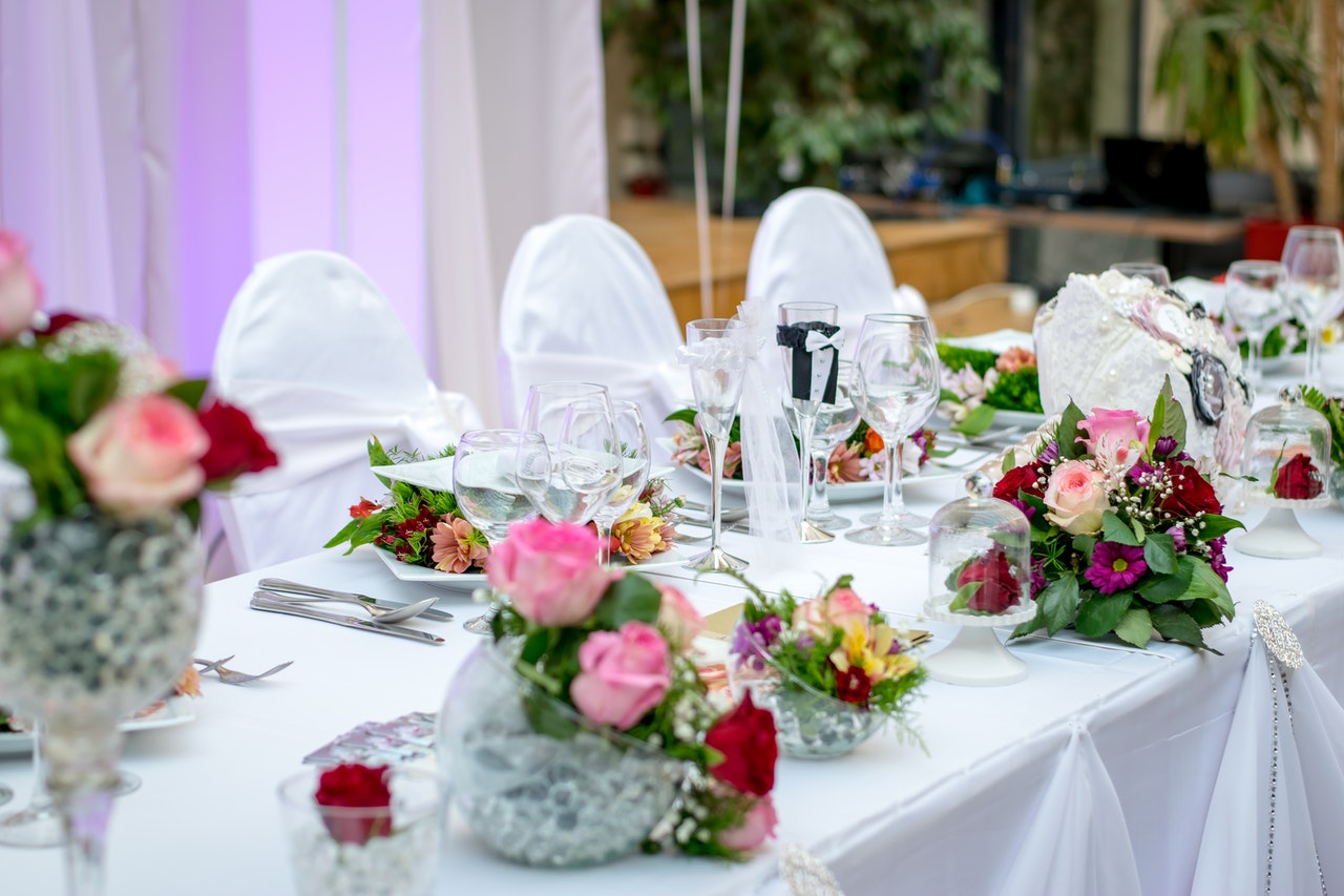 Care sunt cele mai bune optiuni de catering cu servicii complete pentru nunta ta